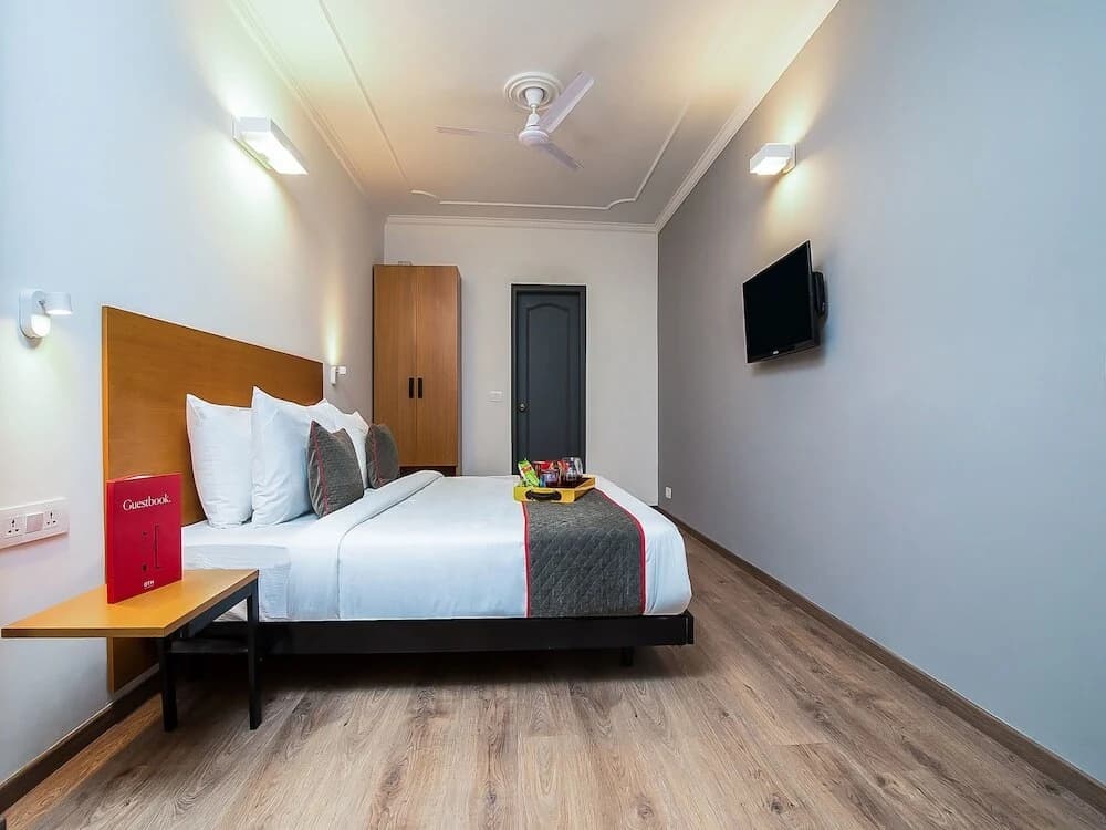 OYO Rooms C R Park - photo 4
