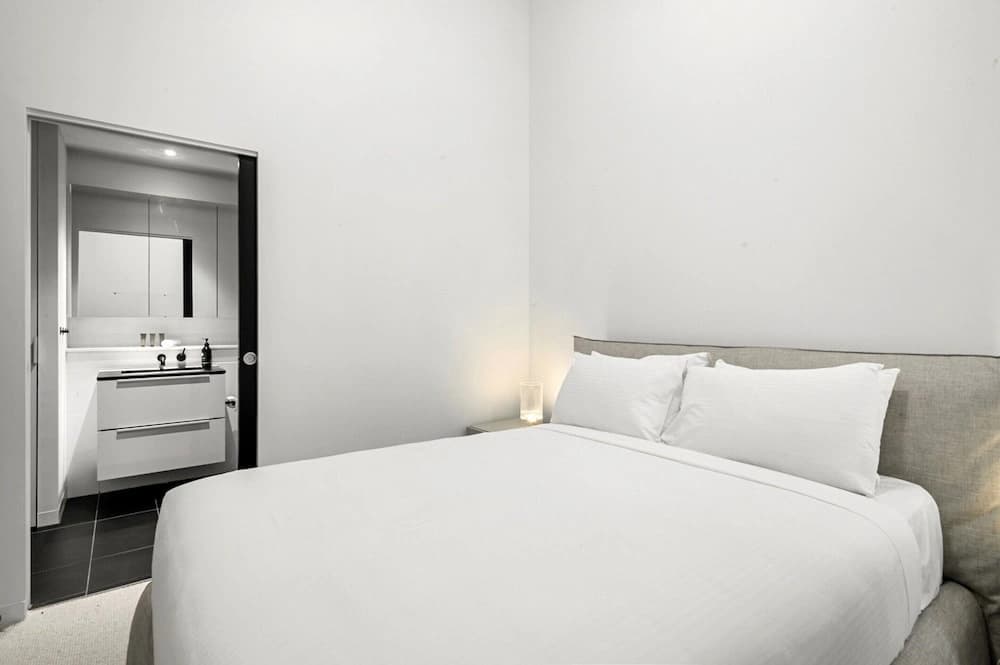 Bright Inner-north Stay With Pool Access - photo 4