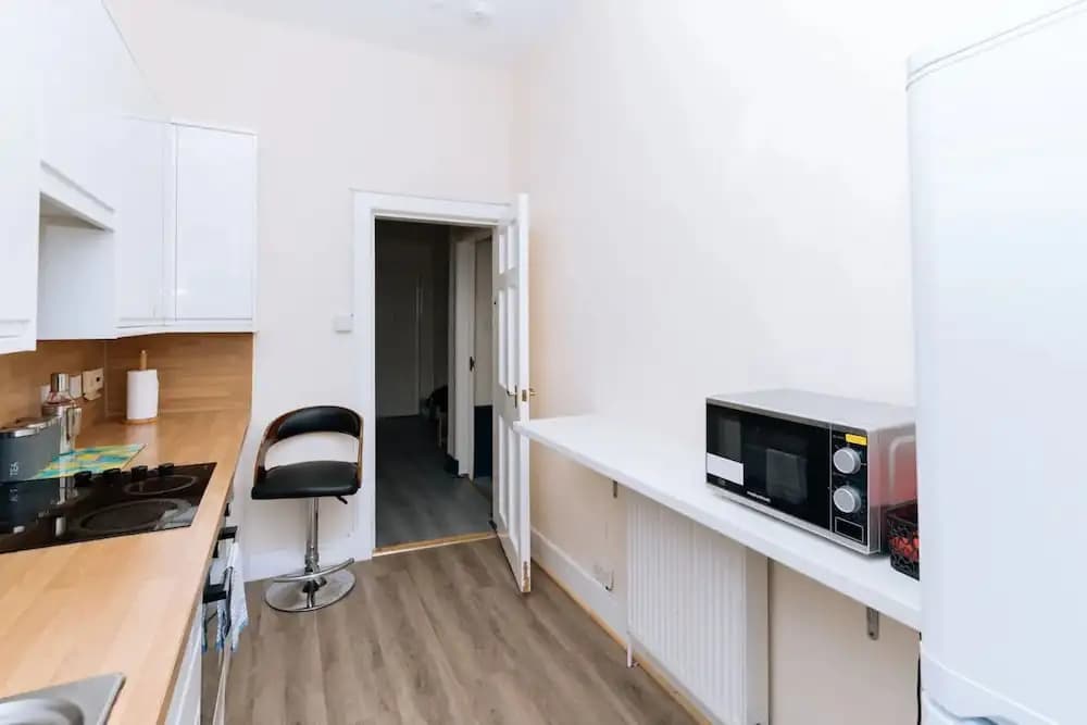 Bright High-ceiling 2BD Flat - Central Edinburgh! - photo 14