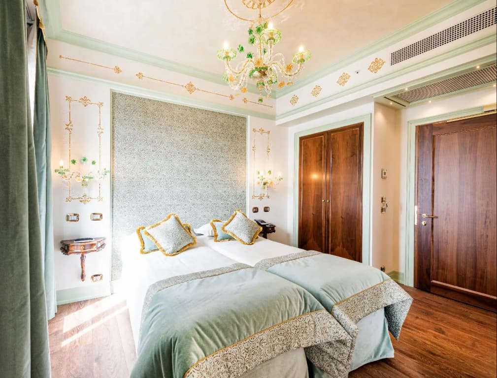 Hotel Monaco & Grand Canal - photo 3