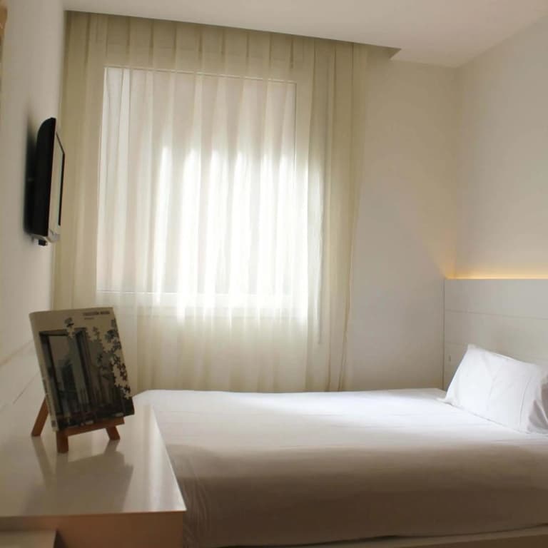 Pol & Grace Hotel - photo 35