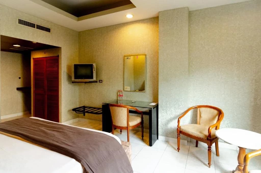 Peninsula Hotel - photo 5