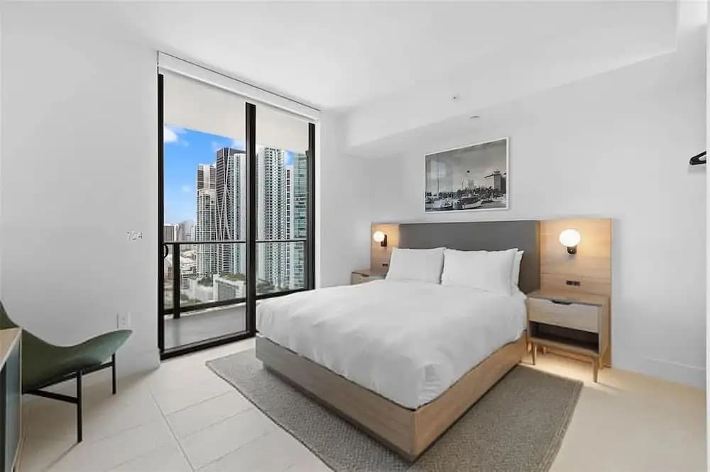Luxury 2br-2bth Balcony Pool - photo 5