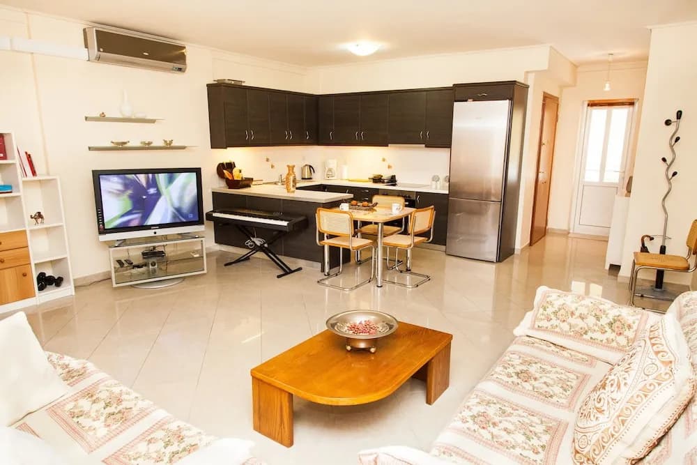 Spacious Apartment in Neos Kosmos - photo 4
