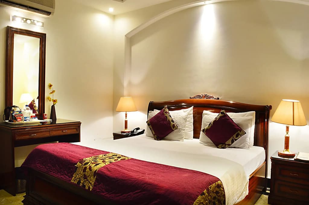 Hotel Emperor Palms at Karol Bagh - photo 4