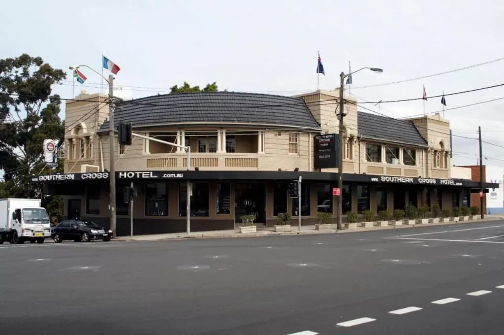 Southern Cross Hotel - photo 1