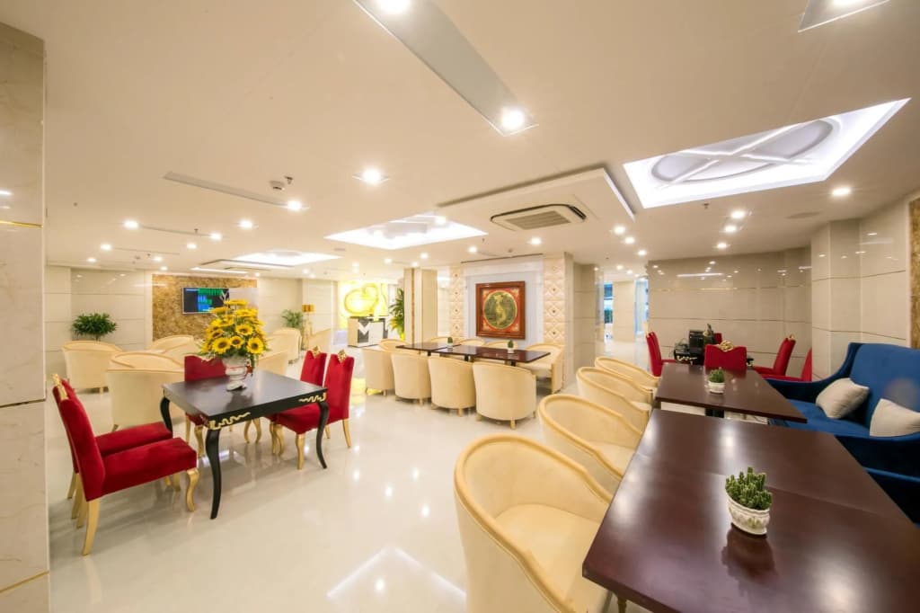Le Saigon Hotel - photo 12