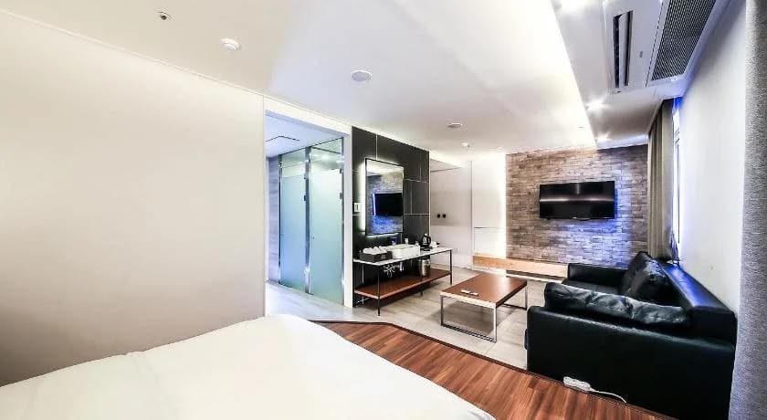 Blvd Hotel - photo 29