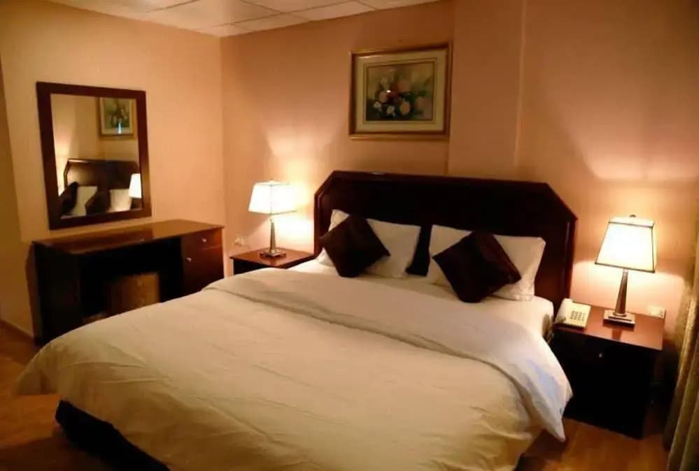 Falcon Hotel Apartments - photo 4
