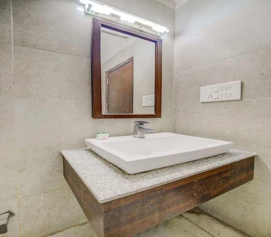 OYO 9553 Hotel Kings Plaza - photo 8