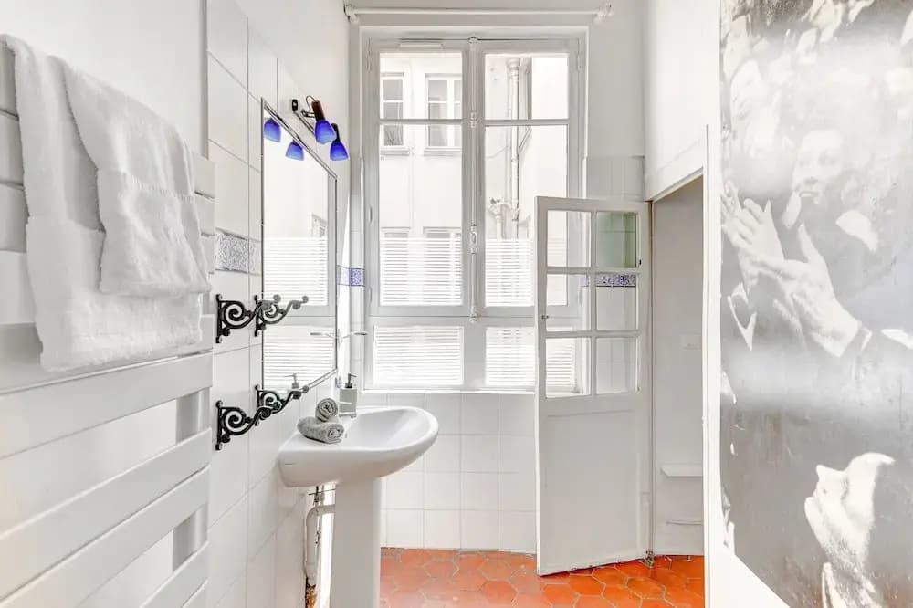Charming 1BR Near Latin Quarter - photo 6