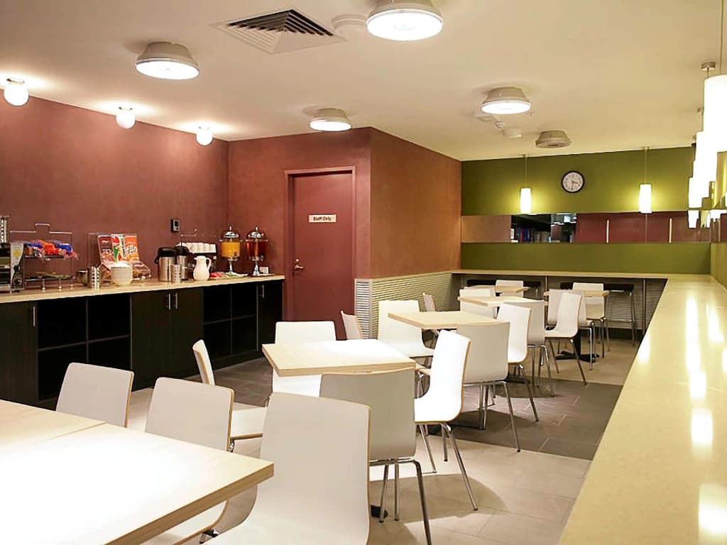 ibis budget Melbourne CBD - photo 17