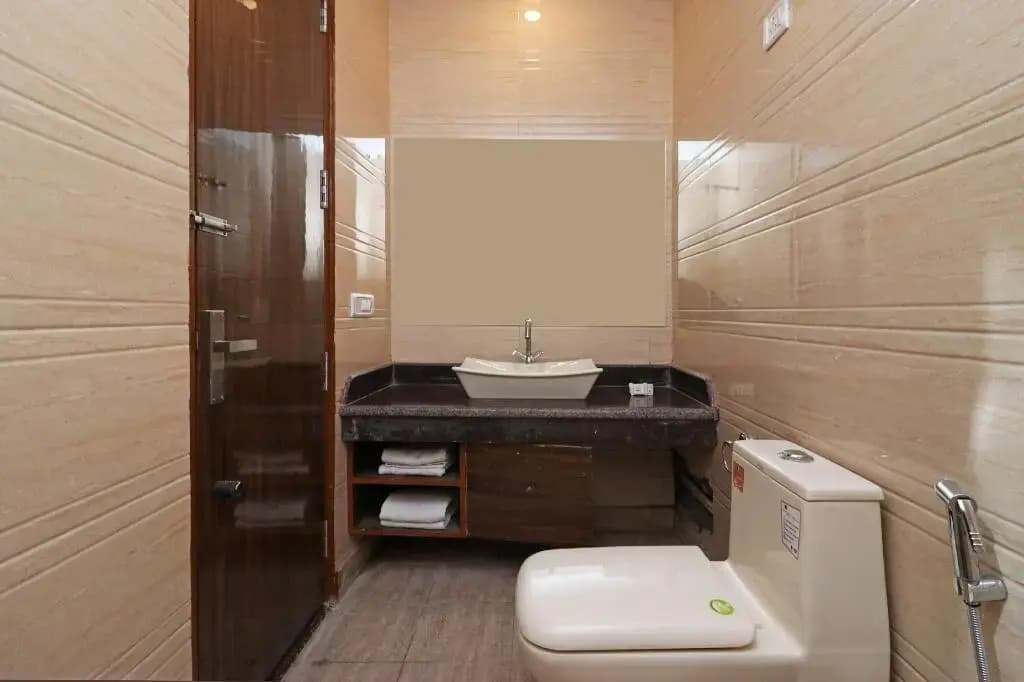 M Suites by OYO Rooms - photo 5
