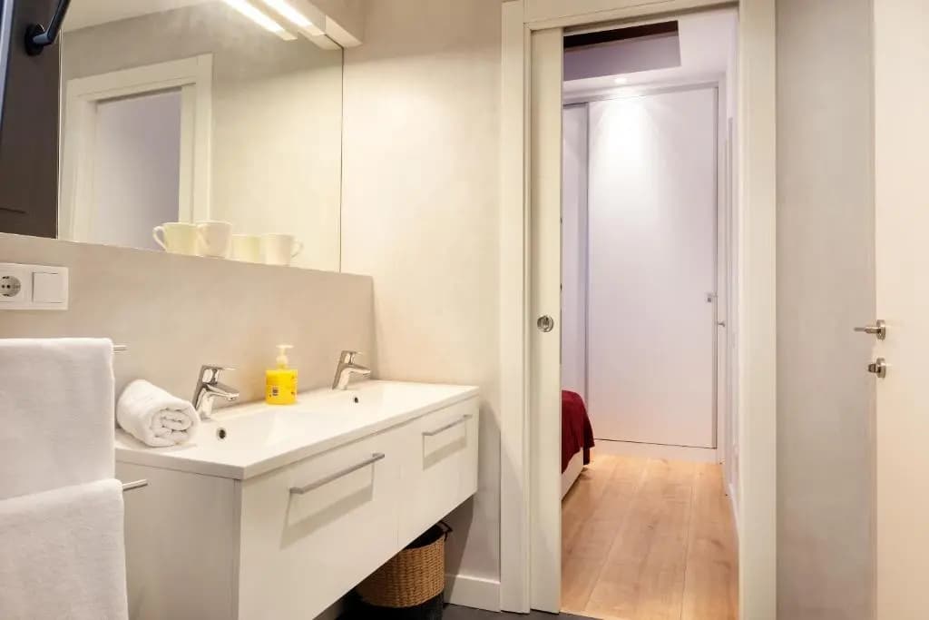 Akira Flats Urgell Apartment - photo 8