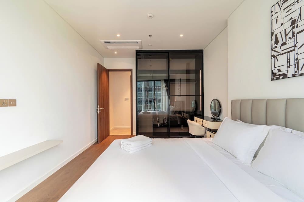 The CREST Premier Residence - photo 8