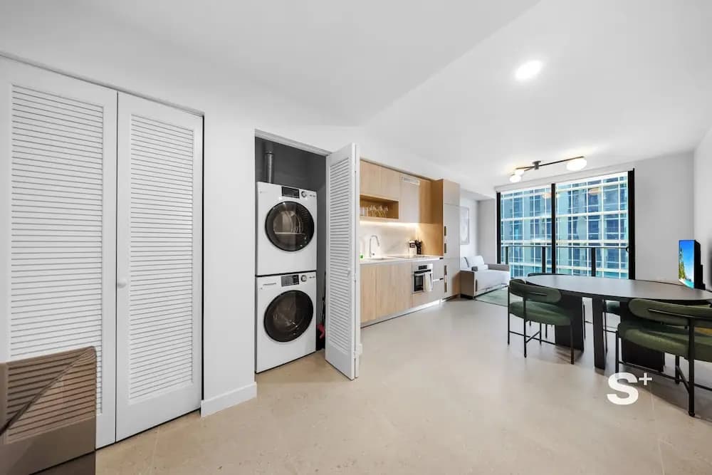 Modern Condo in DTW Miami - Gym & Pool - photo 34