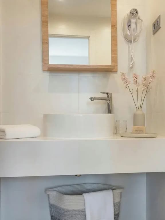 Limehome Barcelona Carrer de Fontcoberta - photo 35