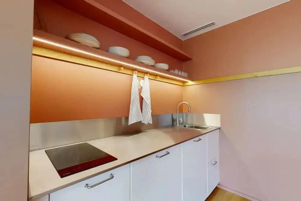 Charming 2-bed Flat w Shared Spaces - photo 12