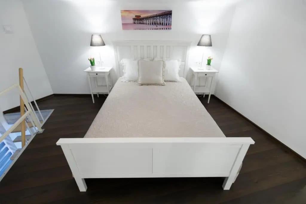 Sleek Minimalist Studio at Inner City - photo 8