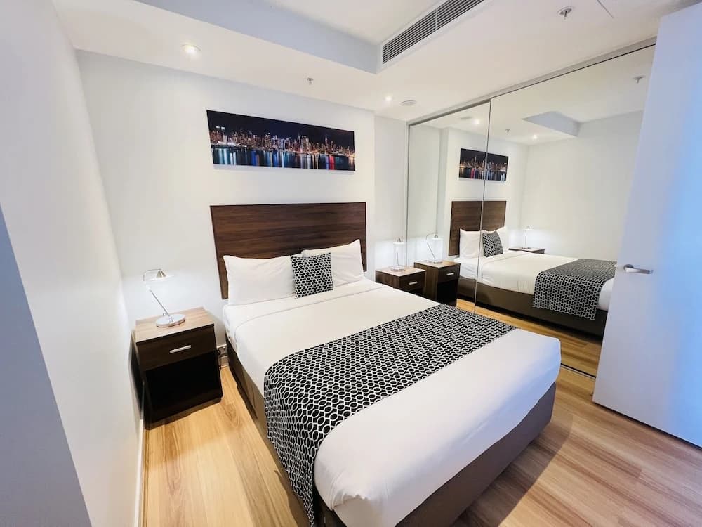 Flinders Street Apartments - photo 4