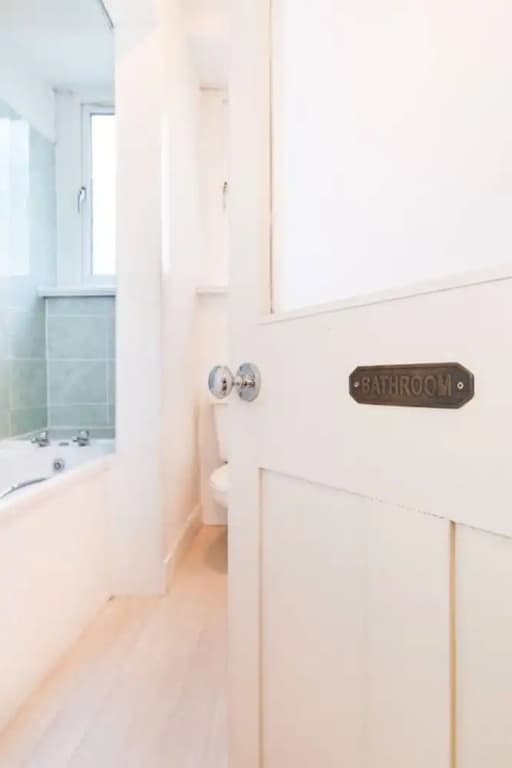 Spacious Flat With Fantastic Views - photo 9