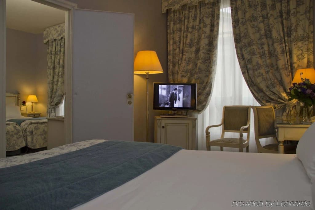 Madeleine Plaza Hotel - photo 7