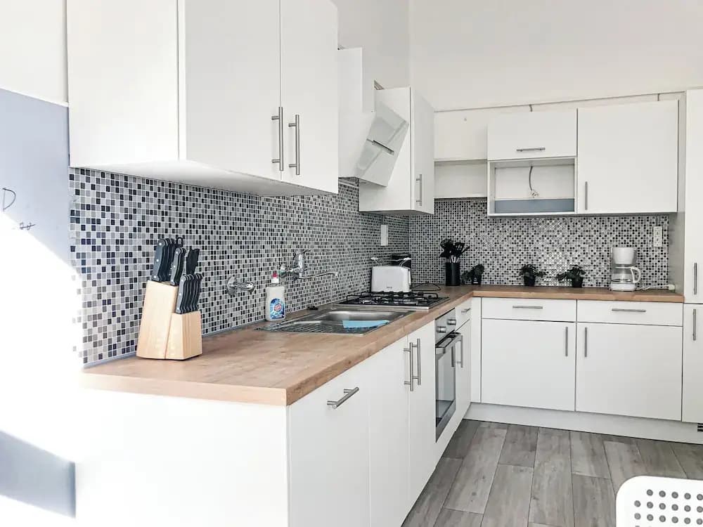Fabulous 3BR Apt Near AKH For Groups - photo 14