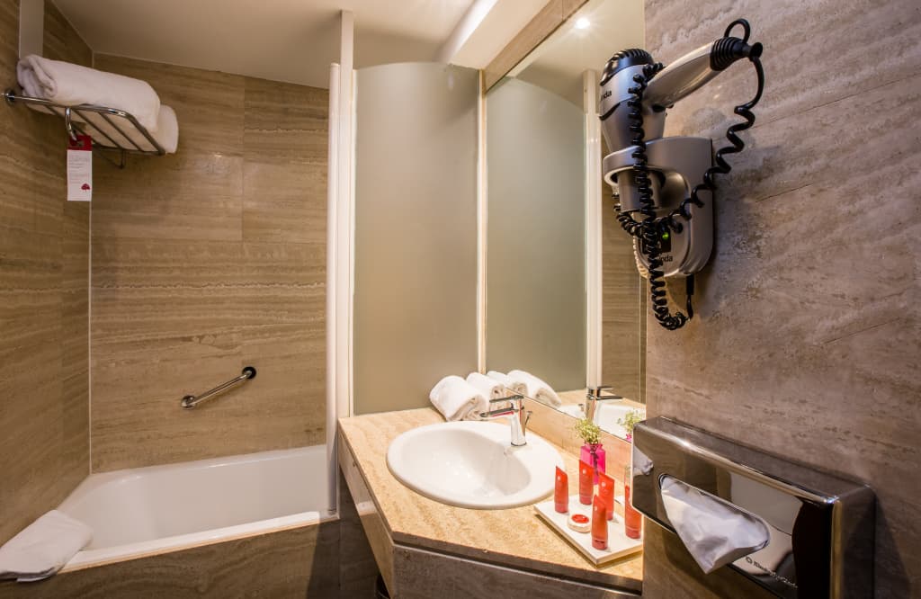 Leonardo Hotel Madrid City Center - photo 10
