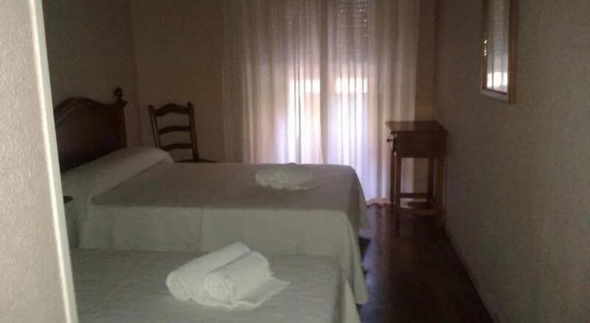 Hostal Ginebra - photo 2