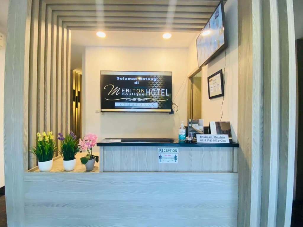Meriton Boutique Hotel - photo 2