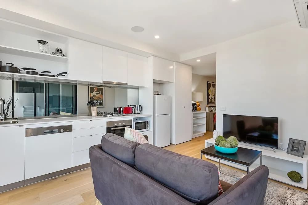 BRUNSWICK Stylish Space with Parking + Netflix - photo 12