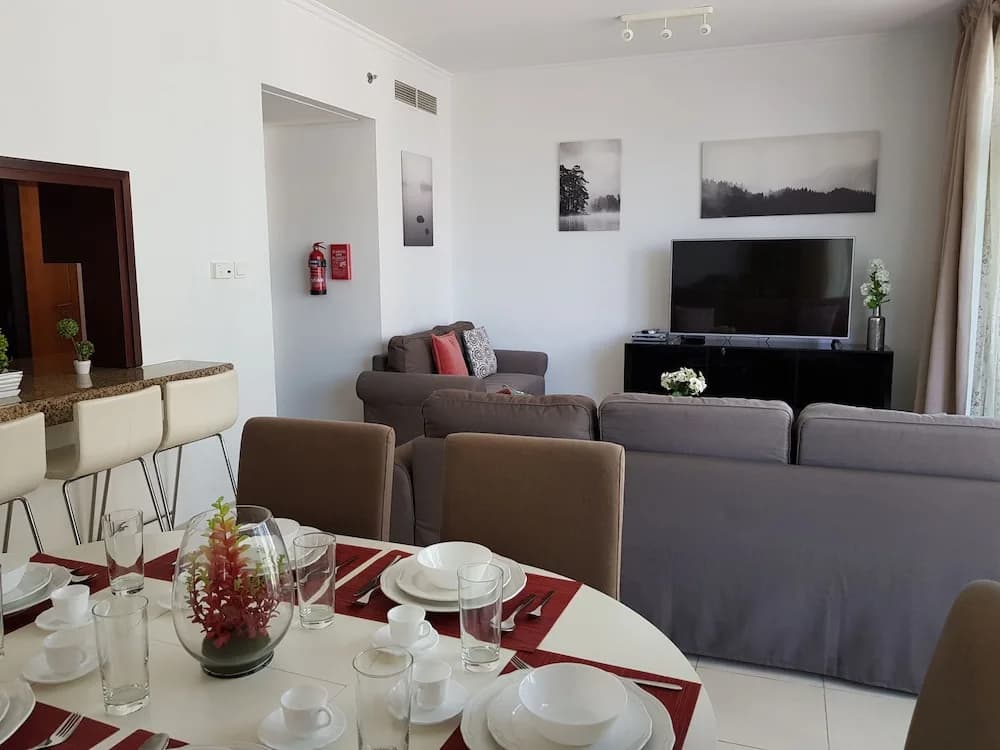 Luton Vacation Home Burj Views - photo 17