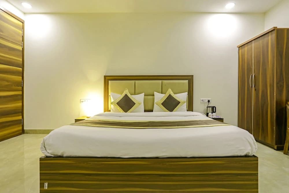 Fabhotel White House Bnb - photo 3