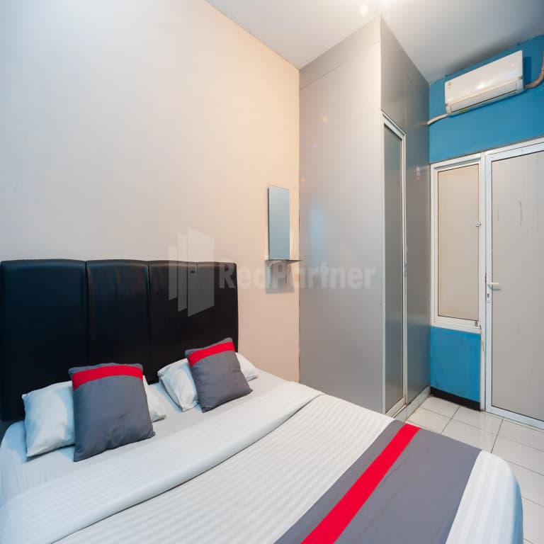 J&B Rooms Pramuka Jakarta Mitra RedDoorz - photo 3