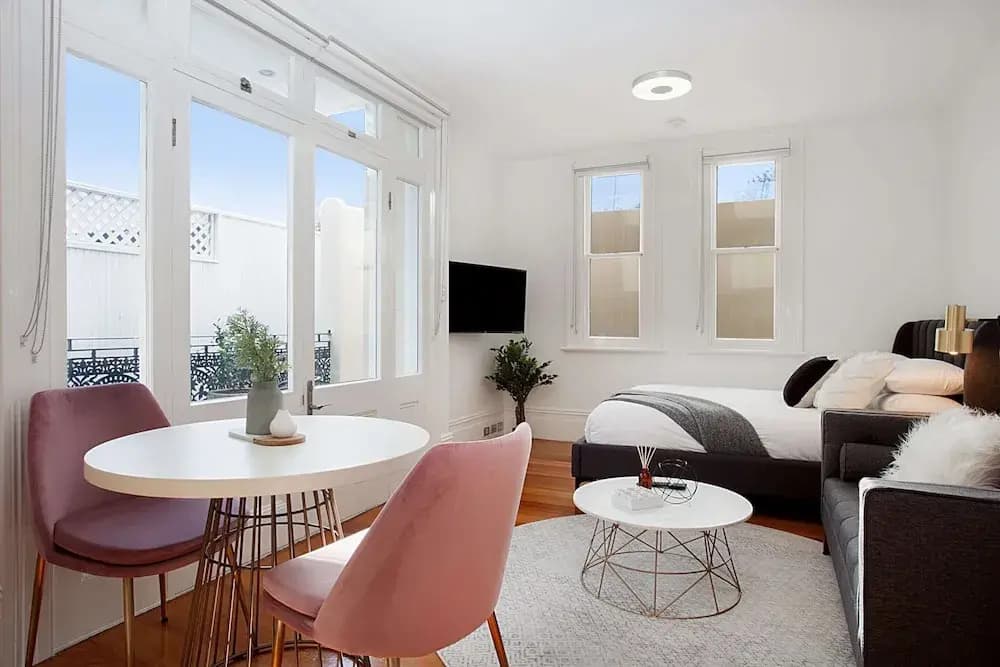 Comfortable Renovated Studio Close To City - photo 3