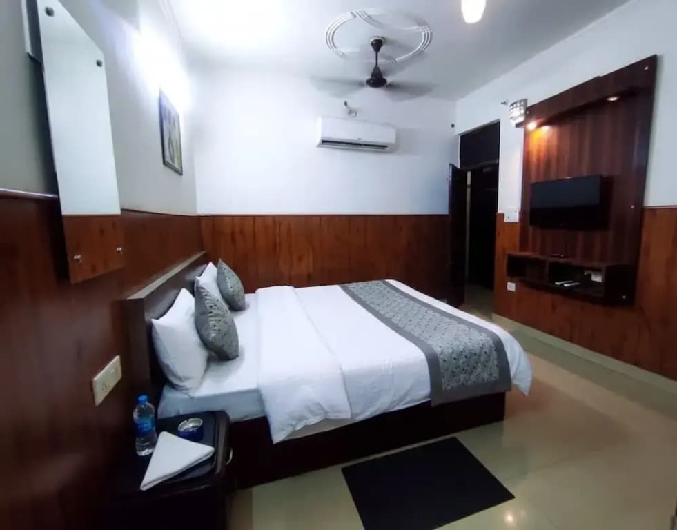 Shri Sai Guest House - Opp Azadpur Main Mandi - photo 9