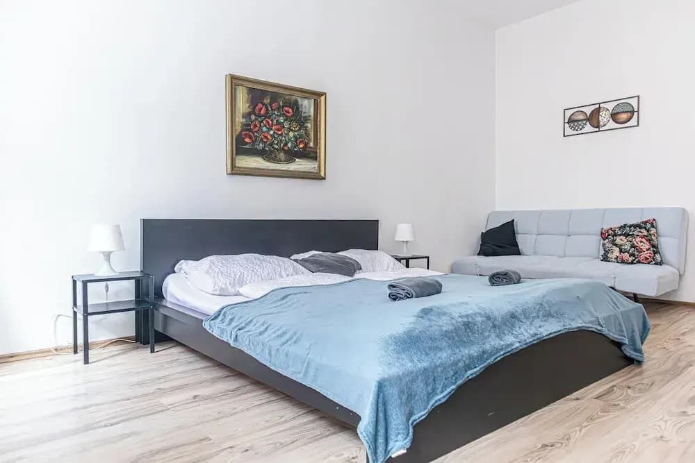Bright 2BR Flat Near Westbahnhof - photo 4