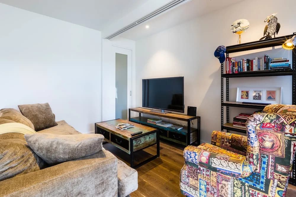MAXINE, 1BDR Collingwood Apartment - photo 1