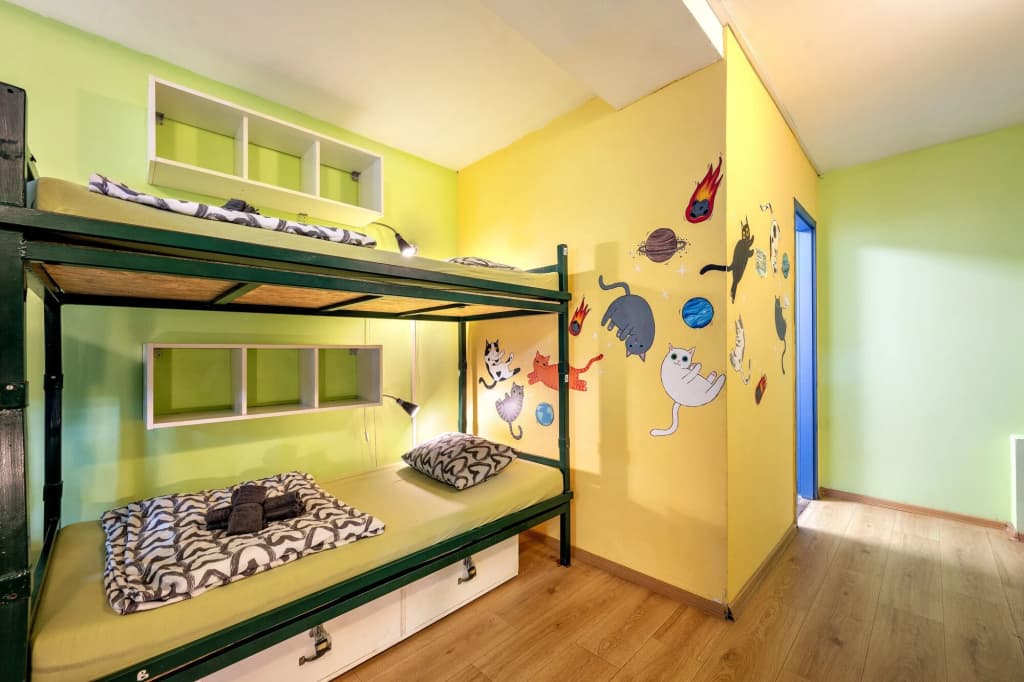Bell Hostel and Guesthouse - photo 11