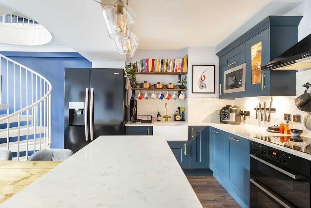 Beautiful One Bed Apartment In East London - photo 15