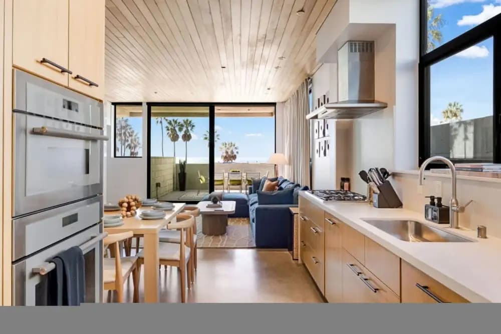 The Santa Monica Sunset - Beachfront Luxury - photo 4