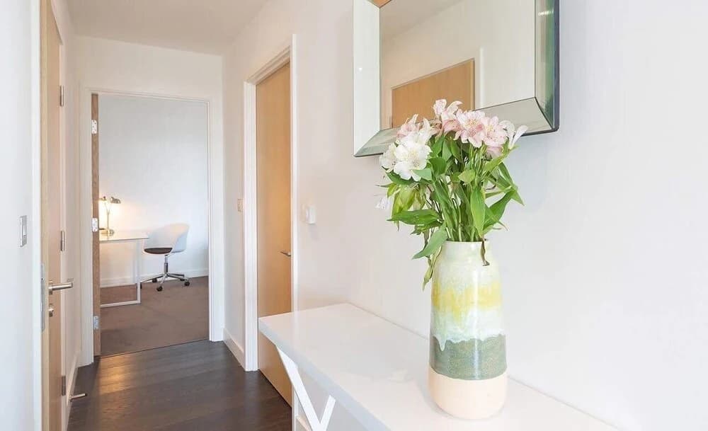 2 Bed Luxury Apartment in N. Greenwich - main photo