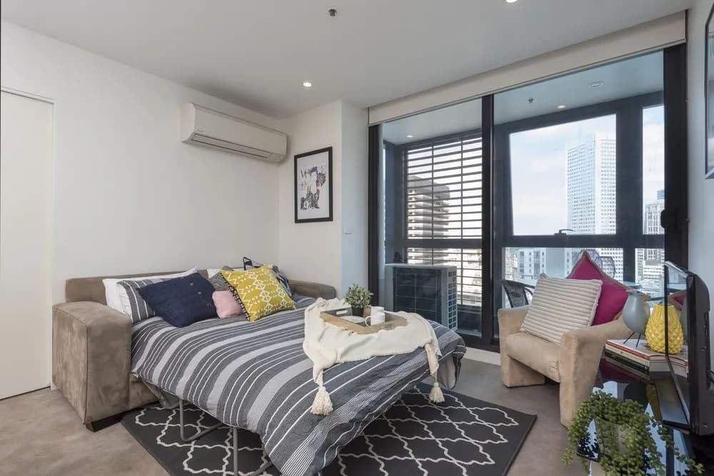 Modern 3 Bdr Apt Sutherland St - photo 4