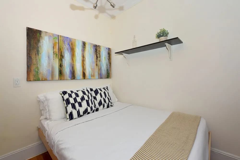 Charming 3-bedroom Apartment in Midtown West - photo 8