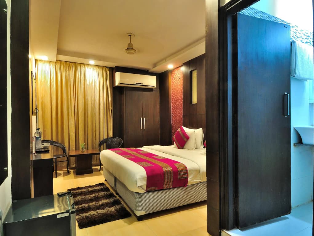 Hotel Shelton - photo 2