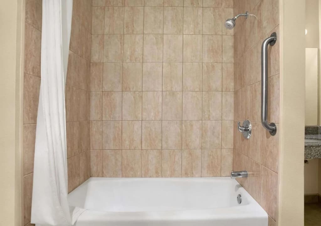 Travelodge Inn & Suites by Wyndham Gardena CA - photo 6