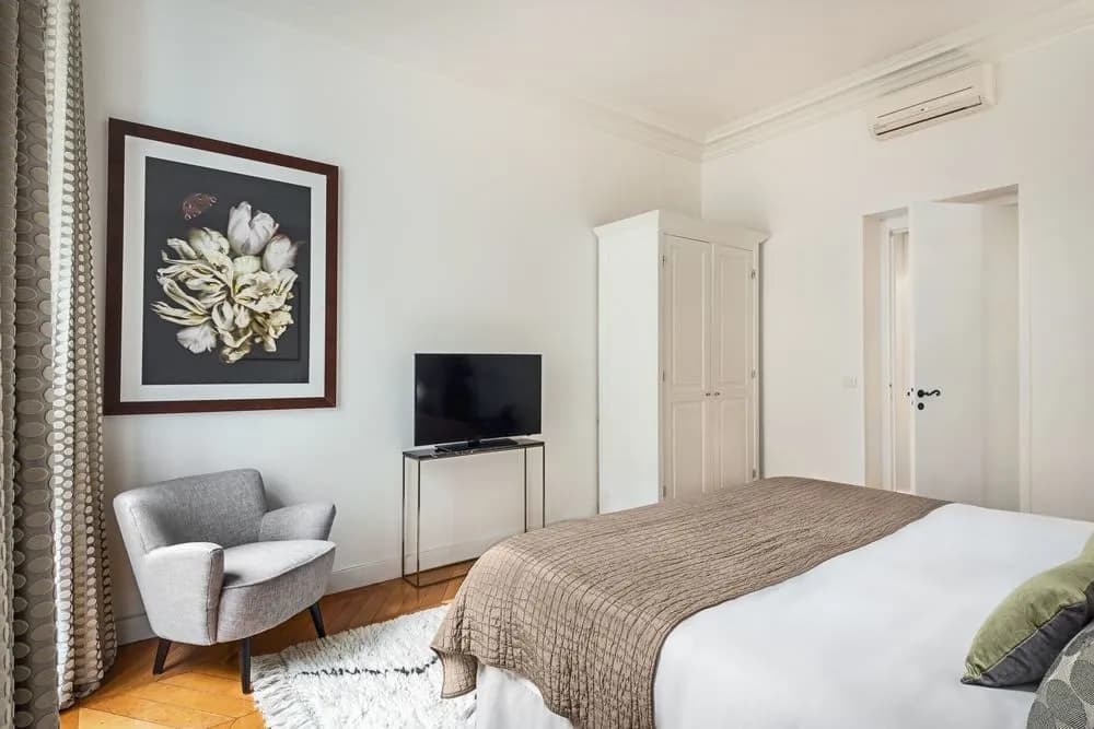 Rue Honore Chevalier - Two Bedroom Apartment - photo 2