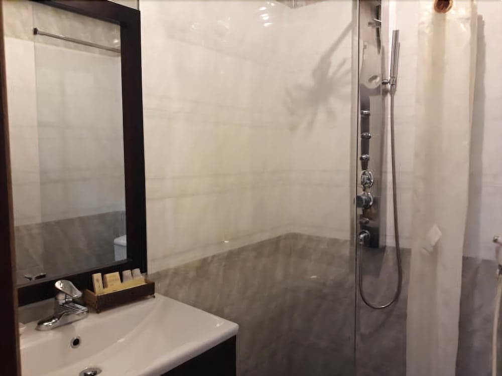 Nhi Trung Hotel - photo 8