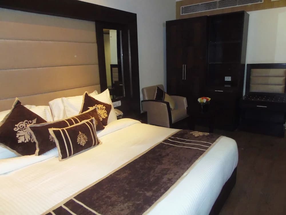 Clarks Inn Suites - photo 7