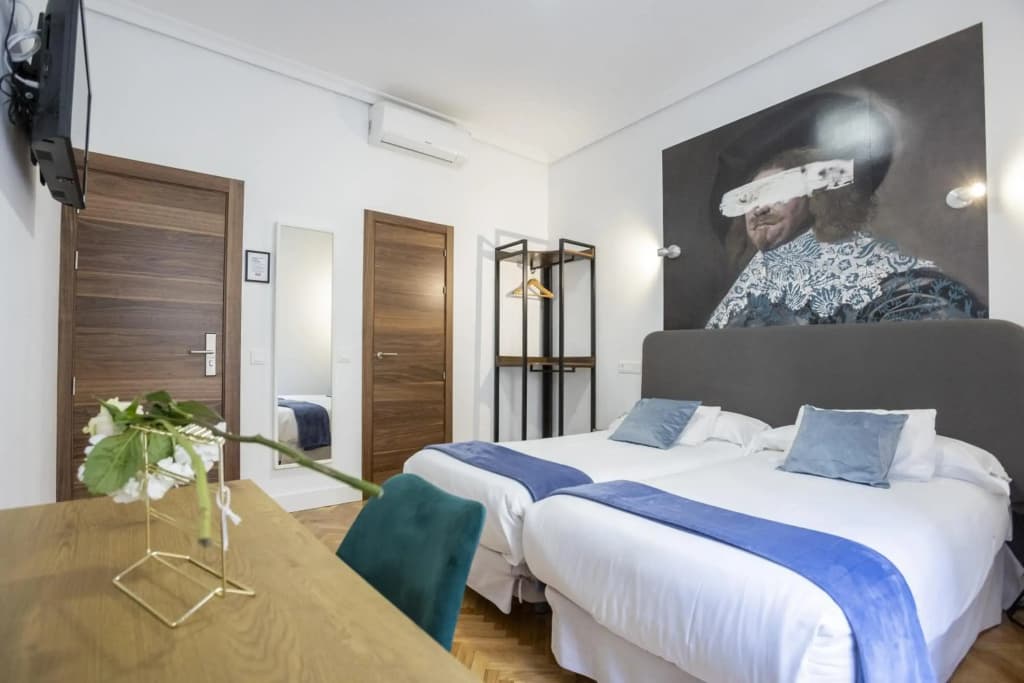 Hostal Hispano Gran Vía - photo 18